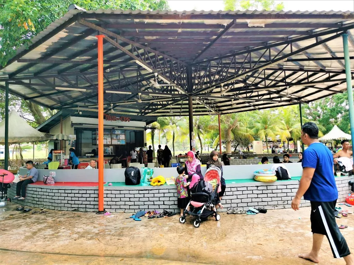 B - Lagoon Water Themepark Suite Melaka Town